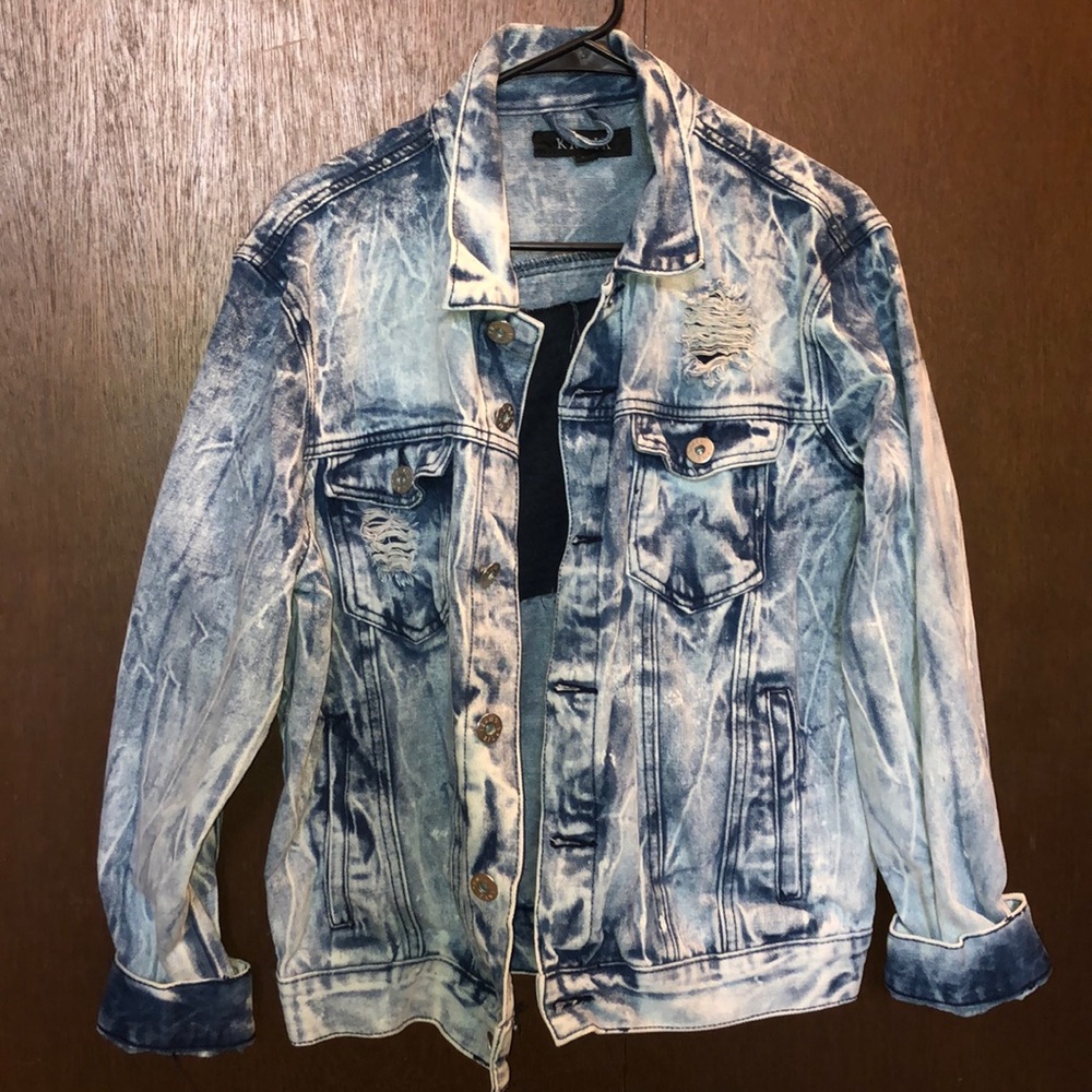 Cute acid washed jean jacket!
